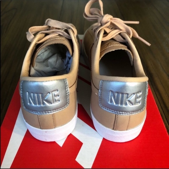 FLASH SALE! Nike women’s blazer low casual sneaker - Picture 6 of 8